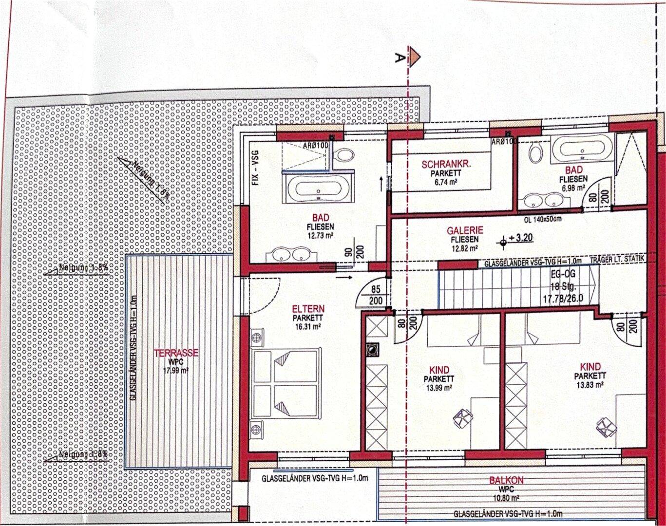Grundriss des Obergeschosses mit Schlafzimmern, Bädern und einem Balkon.