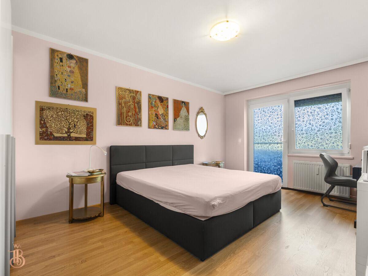 Schlafzimmer 1 mit Balkon OG