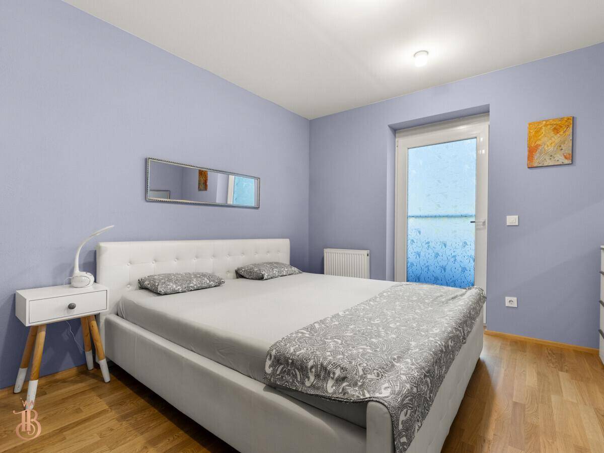 Schlafzimmer 2 mit Balkon OG