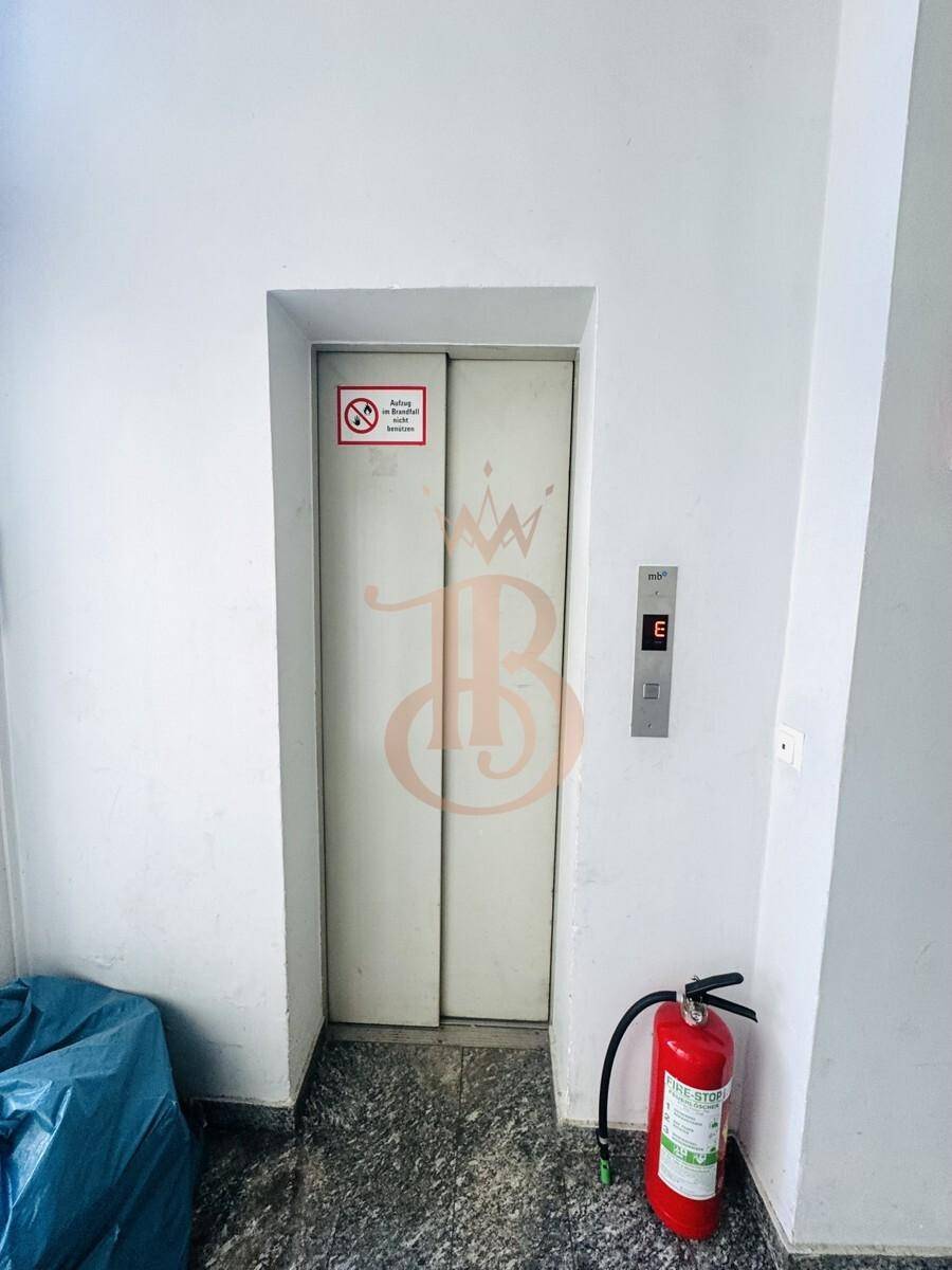 Lift bis 2. OG