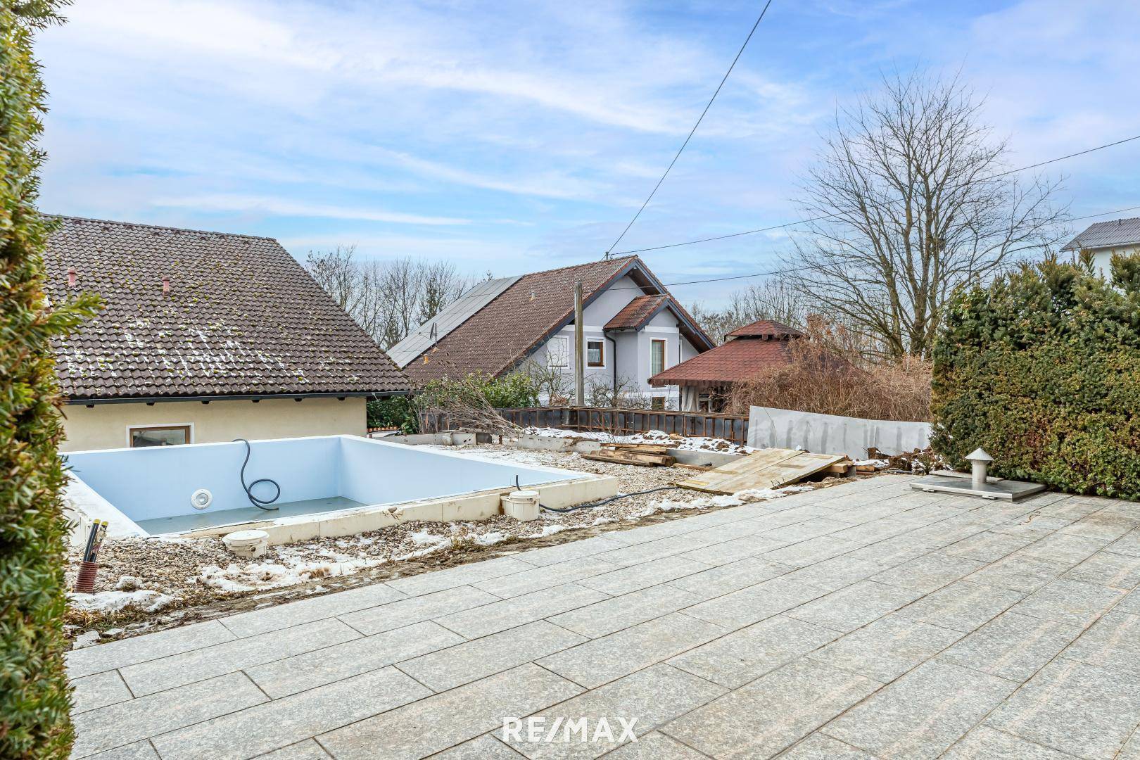 Terrasse mit Blick auf Pool