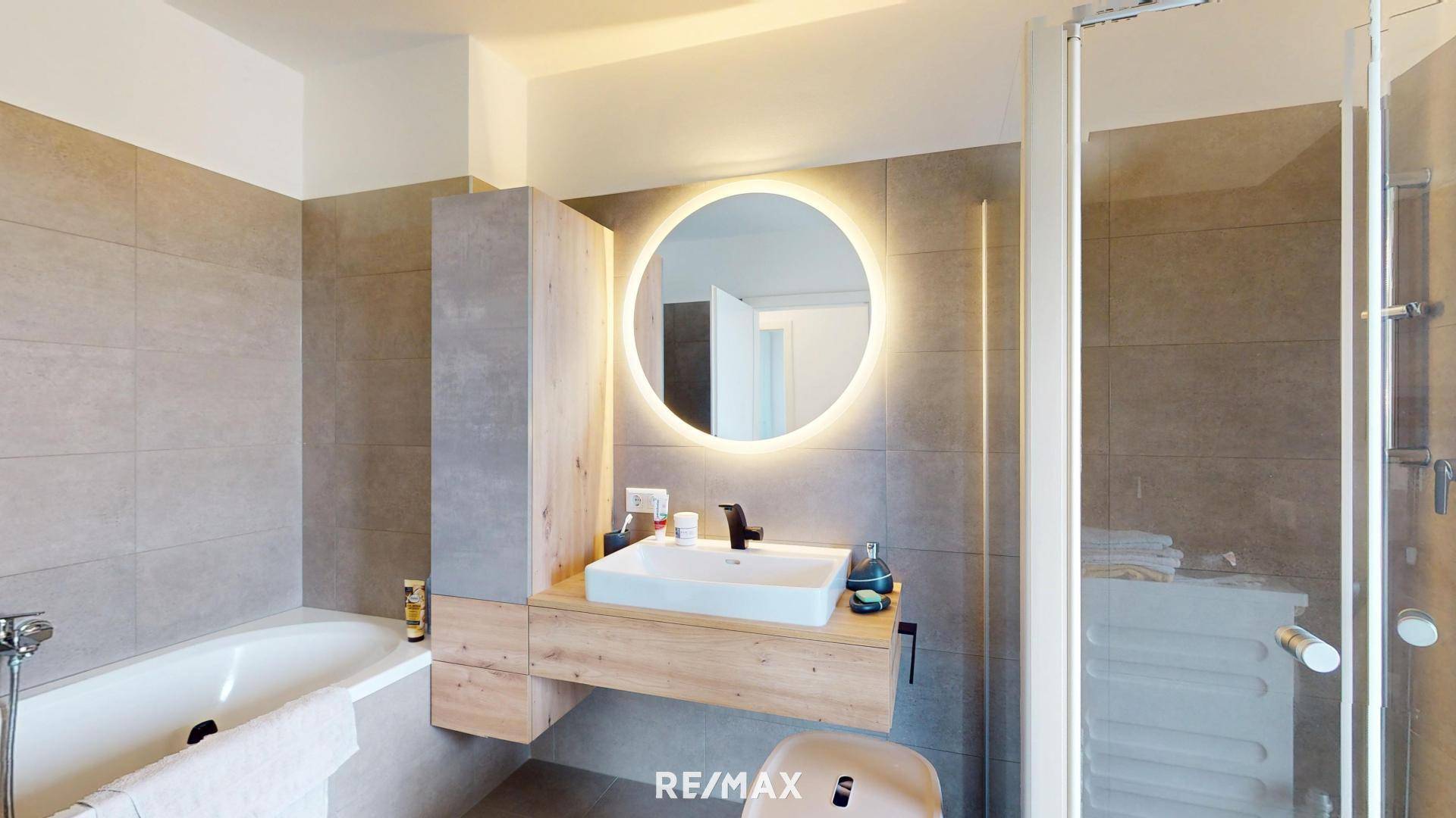 Badezimmer mit Tageslicht