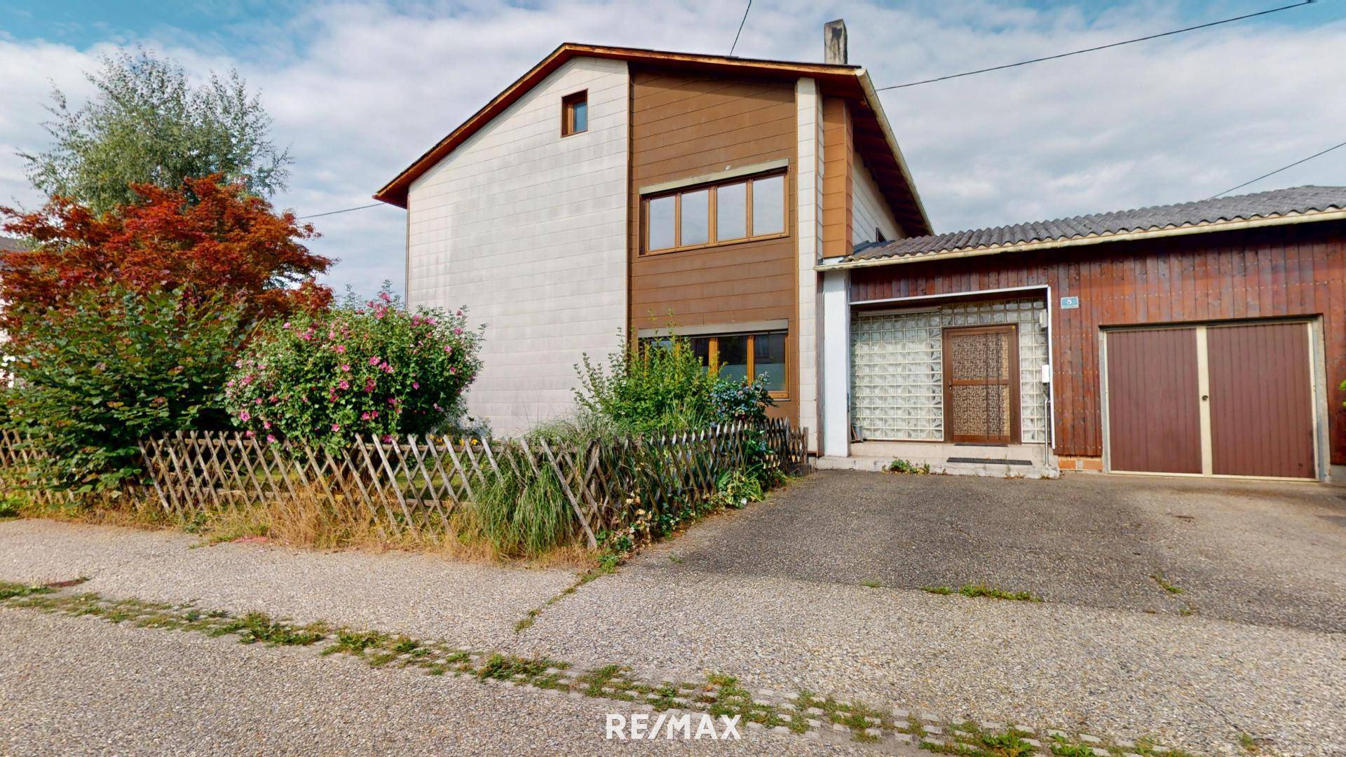 Einfamilienhaus_Garagenzufahrt