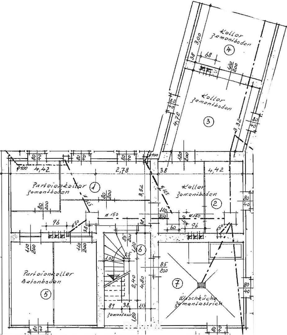 Grundriss des Kellergeschosses mit mehreren Kellerräumen und einem Waschküchenbereich.