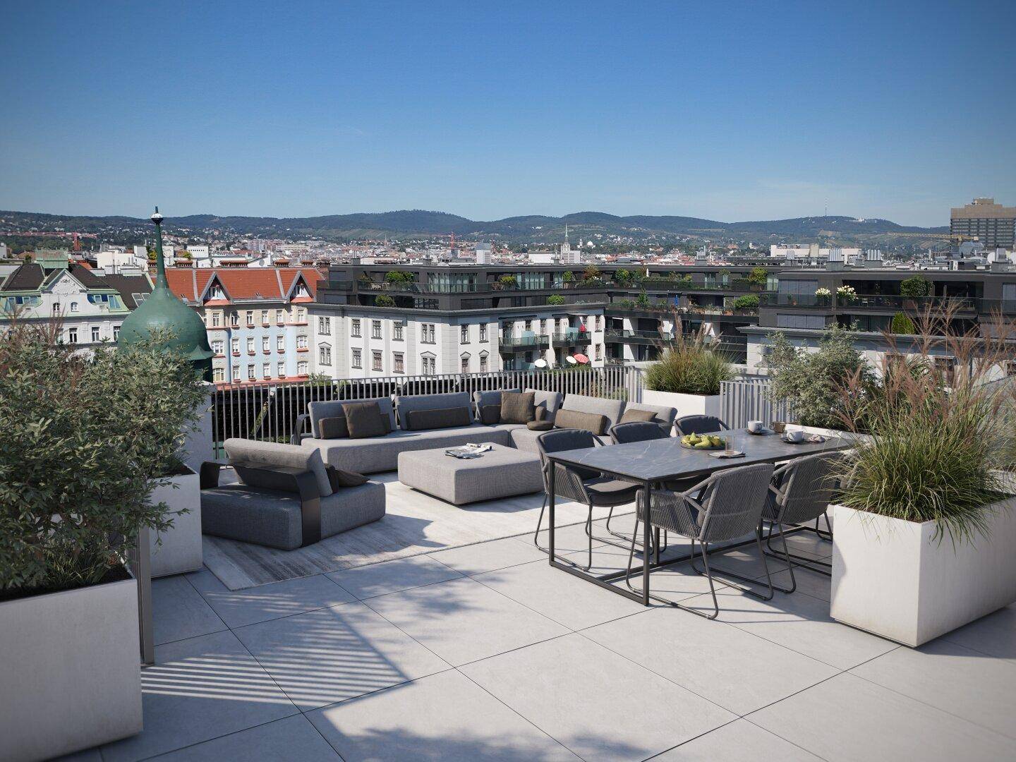 Große Dachterrasse mit modernen Lounge-Möbeln, Esstisch und weitem Stadtblick.