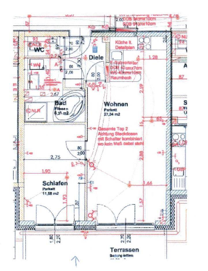 Technischer Grundriss mit detaillierten Maßen und Installationen für Bad, WC und Küche.