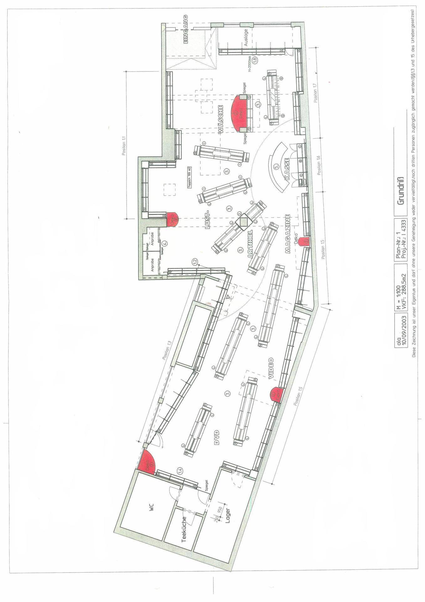 Detaillierter Grundriss eines Ladenlokals mit Verkaufsflächen, Lager und zwei separaten Sanitärbereichen.