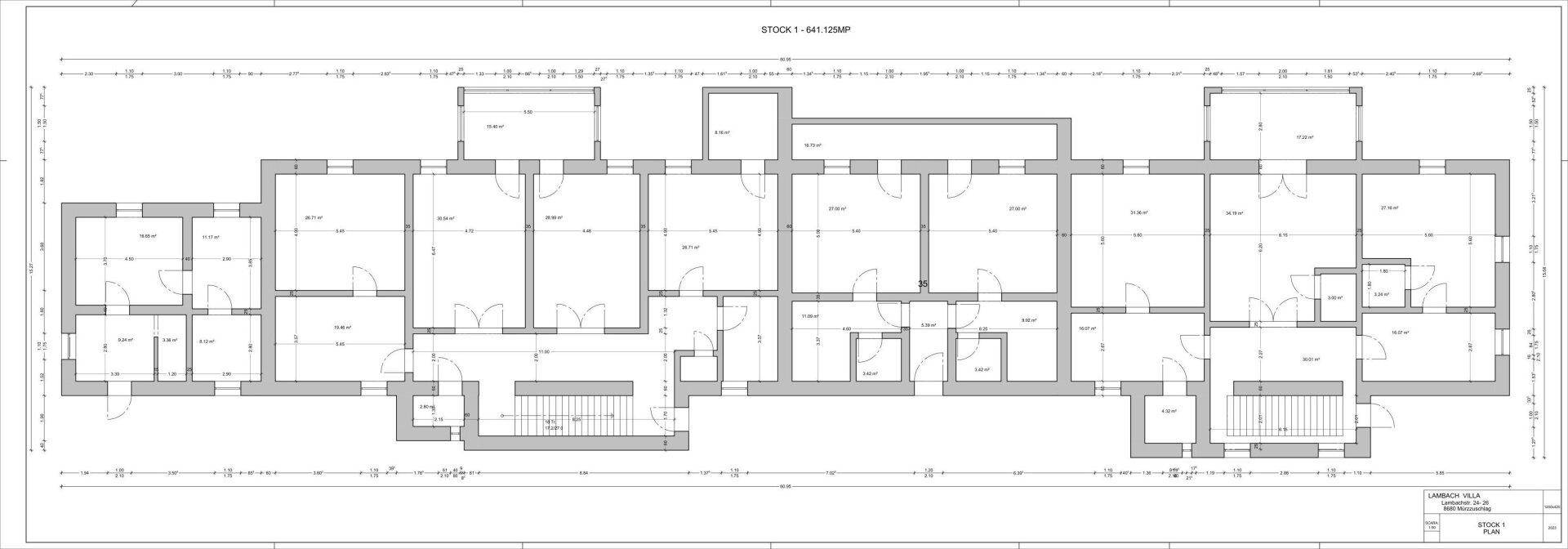 Grundriss des ersten Obergeschosses mit zahlreichen Zimmern und Treppenaufgang.