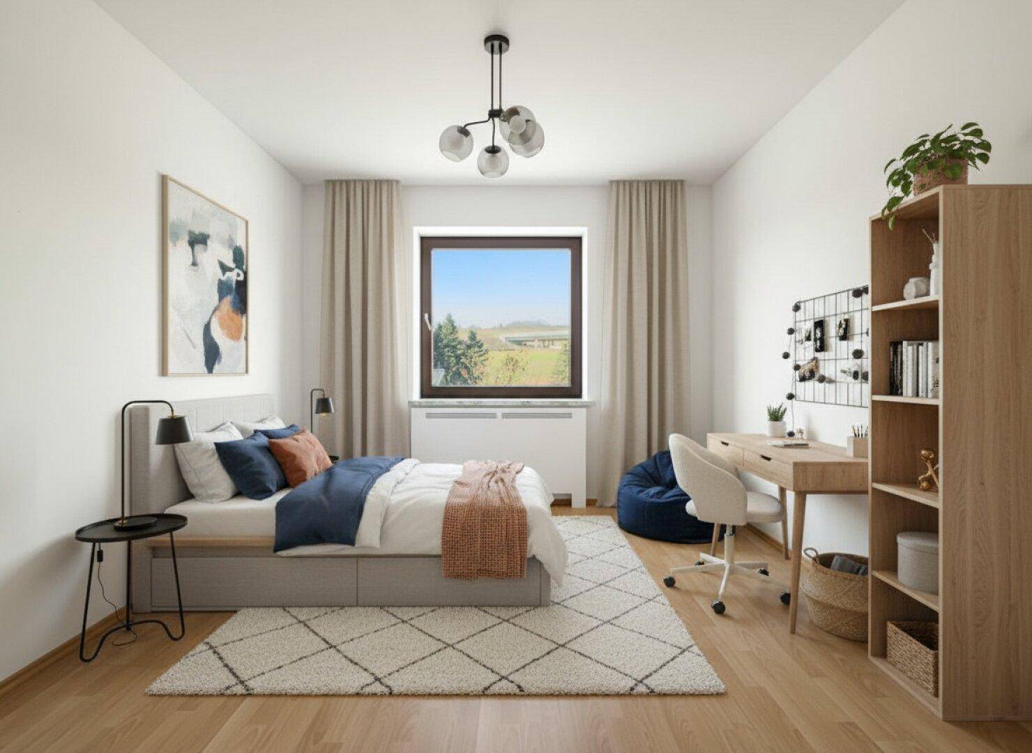 Helles Schlafzimmer mit Parkettboden, Schreibtisch und Blick ins Grüne.