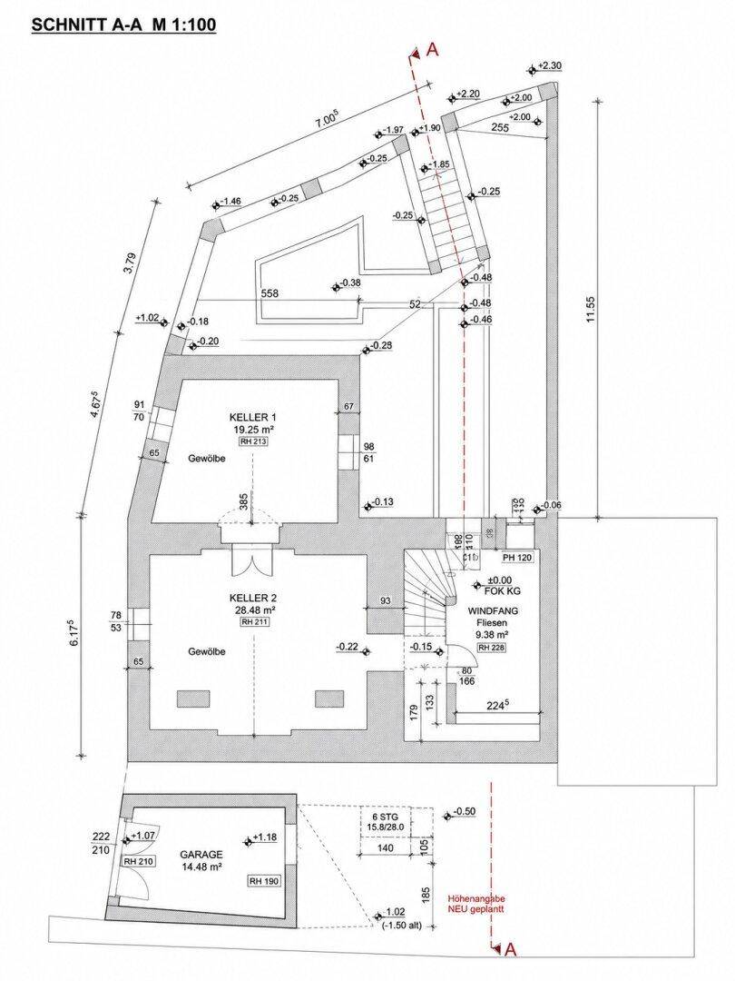 Grundriss des Kellergeschosses mit zwei Kellerräumen und einer integrierten Garage.