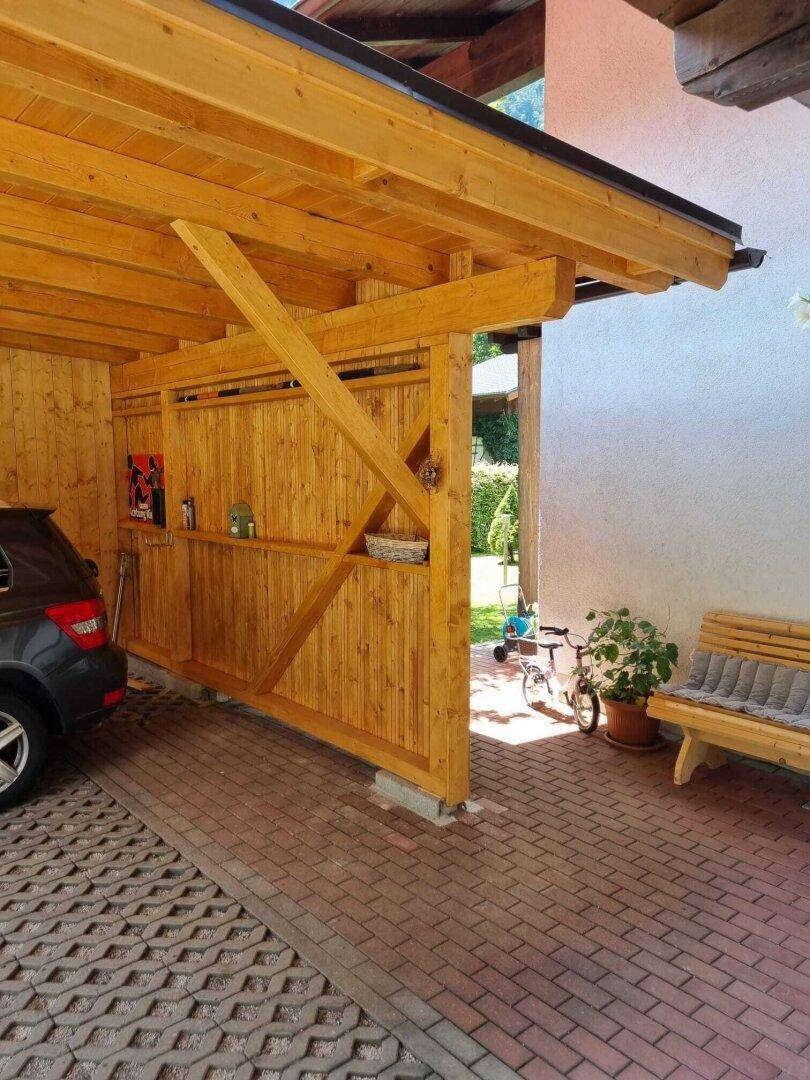 Doppelcarport mit zusätzlichem absperrbarem Abstellraum