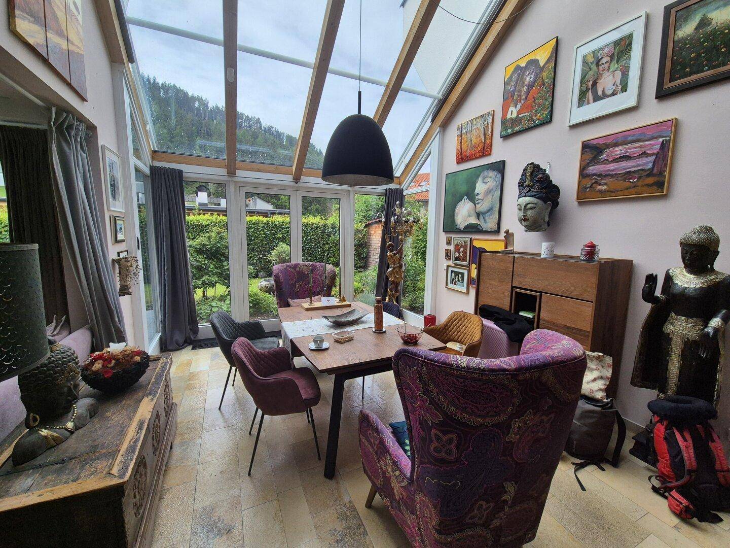 Galerie in der offenen Wohnküche