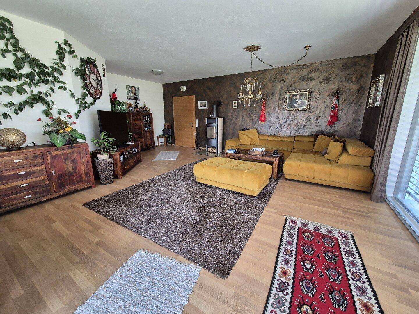 EG Wohnzimmer mit Heizofen