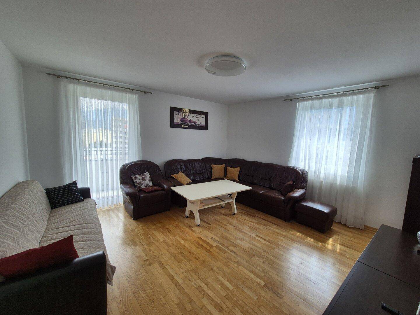 Zimmer 1 ( Wohnzimmer ) mit Balkonzugang