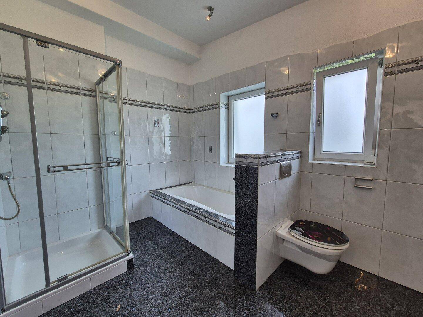 OG Badezimmer mit WC