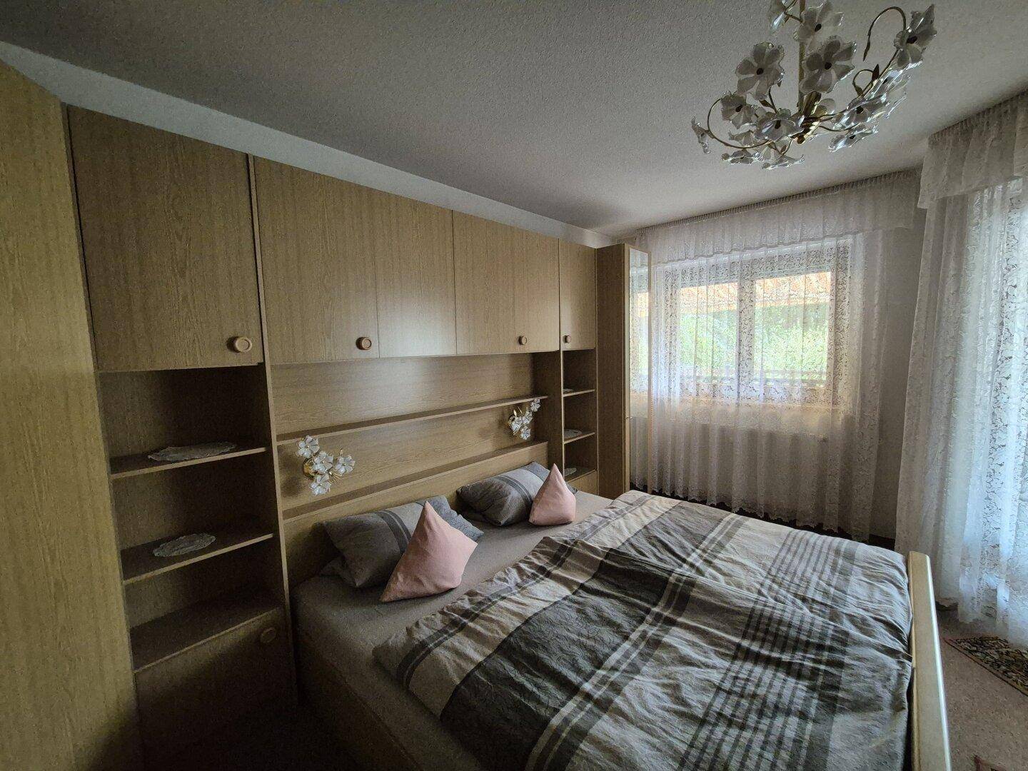 Schlafzimmer 1