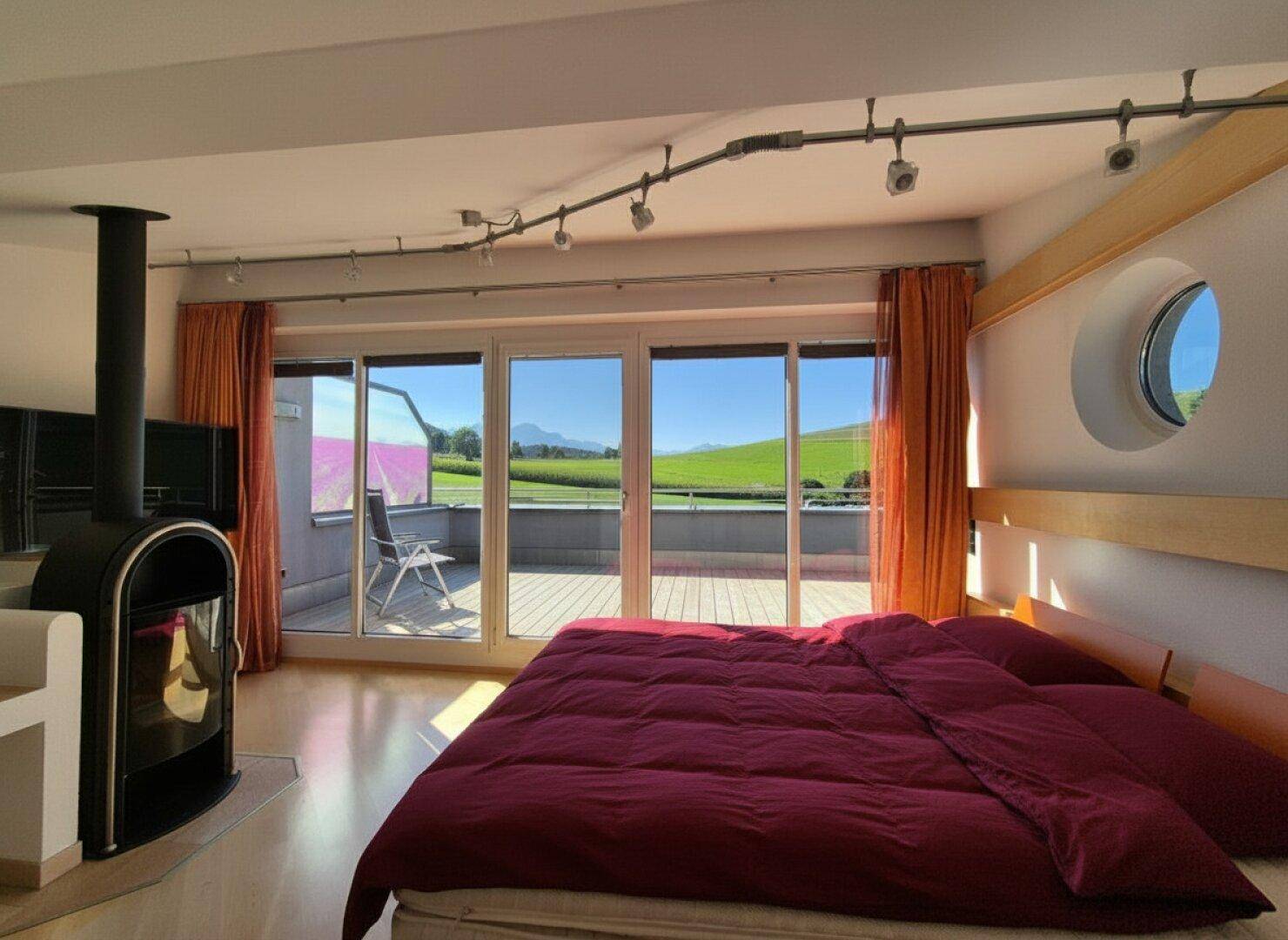 DG-Mastersuite mit Schwedenofen und sep. WC