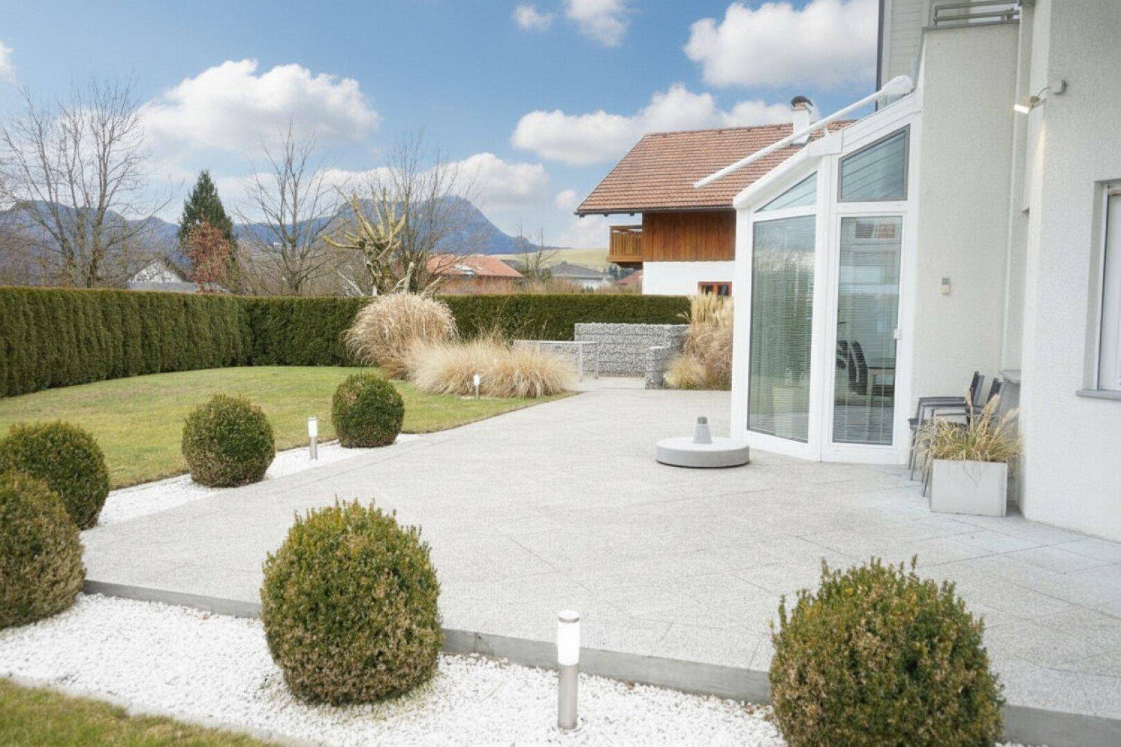 Gartenterasse mit Aussicht