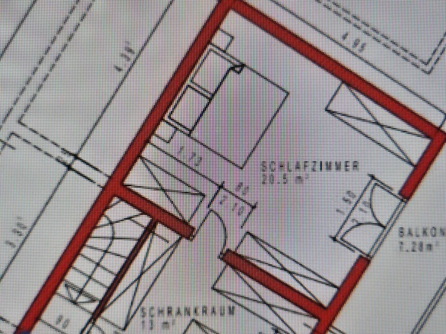 Detaillierter Grundriss des Schlafzimmers mit Balkonzugang und Schrankraum.