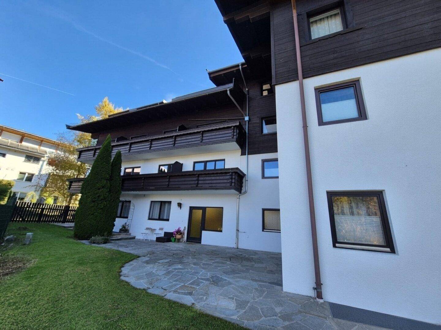 Wohngebäude Eingangsbereich Erdgeschoß
