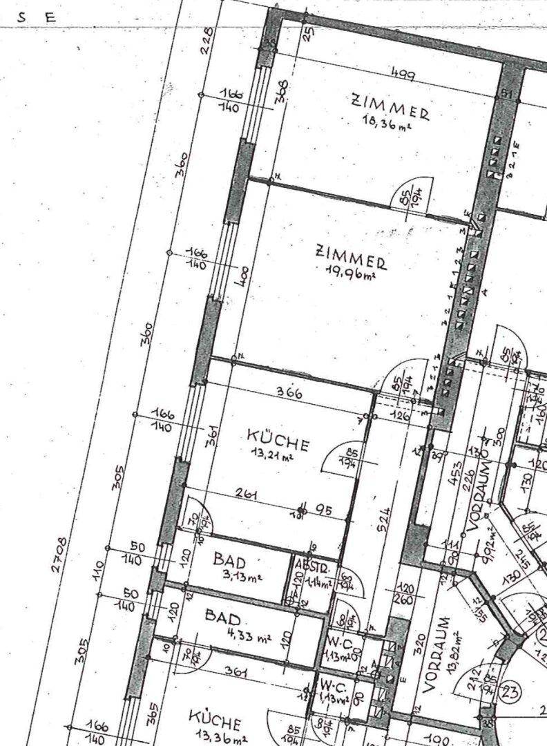 Detaillierter Grundriss der Wohnung mit Zimmern, Bädern und Küchenbereichen.