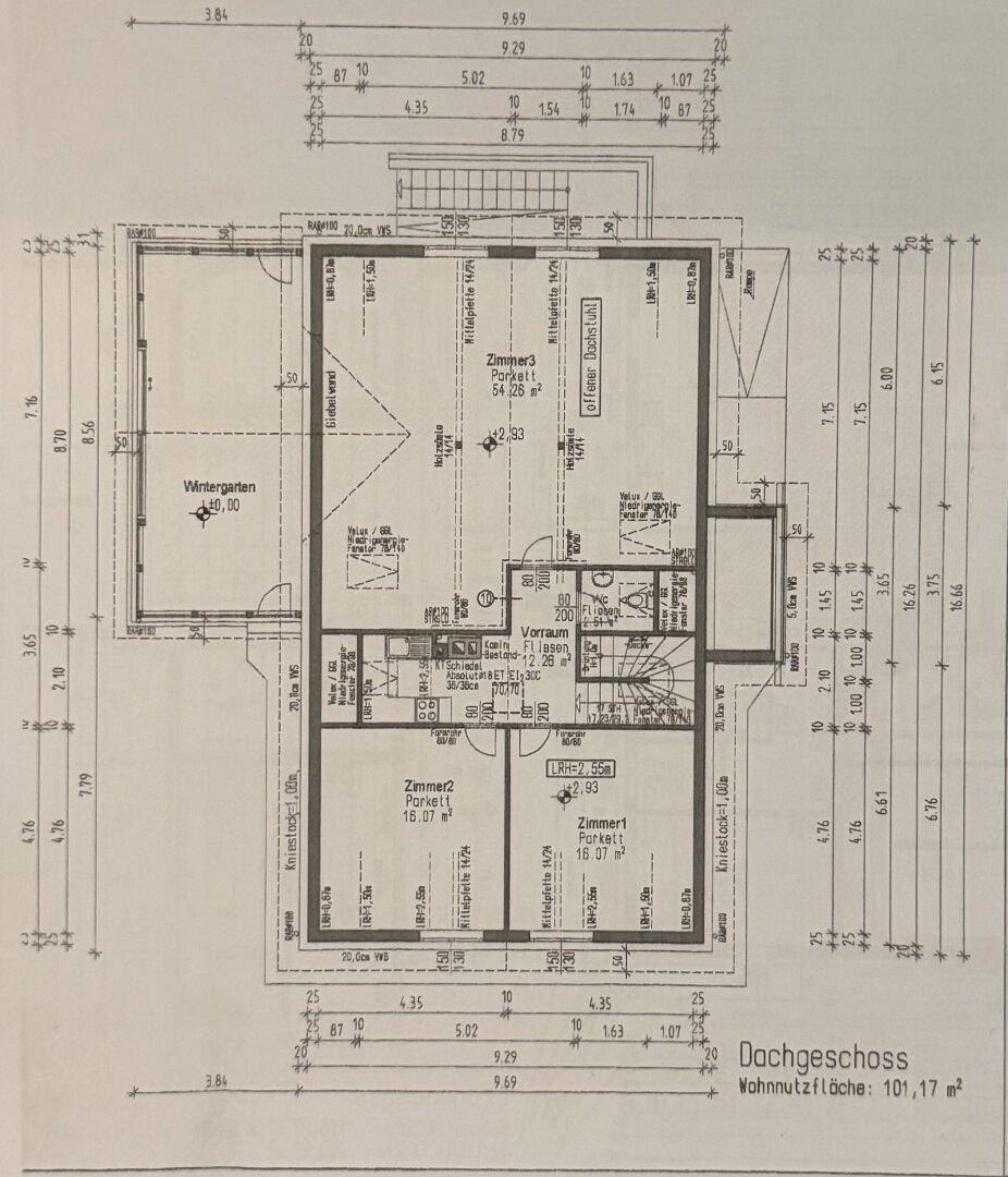 Grundriss des Dachgeschosses mit drei Zimmern, Vorraum und Wintergarten.