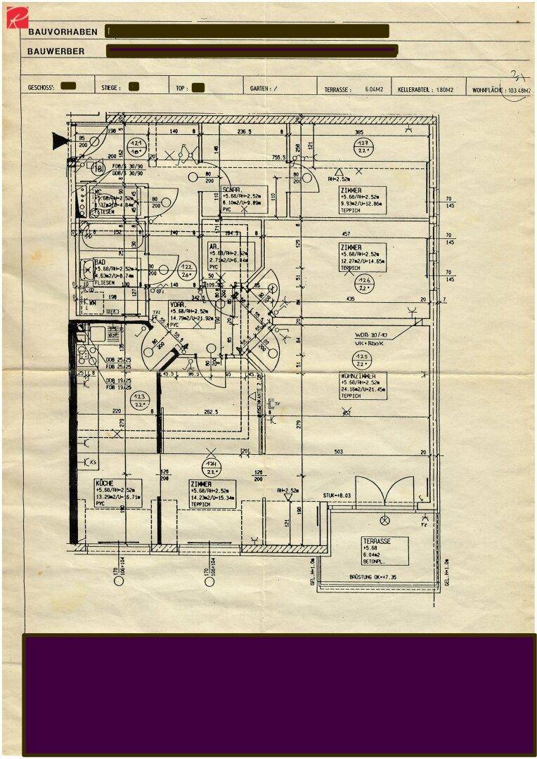 Detaillierter Grundriss der Wohnung mit Zimmeraufteilung, Terrasse und Abstellraum.