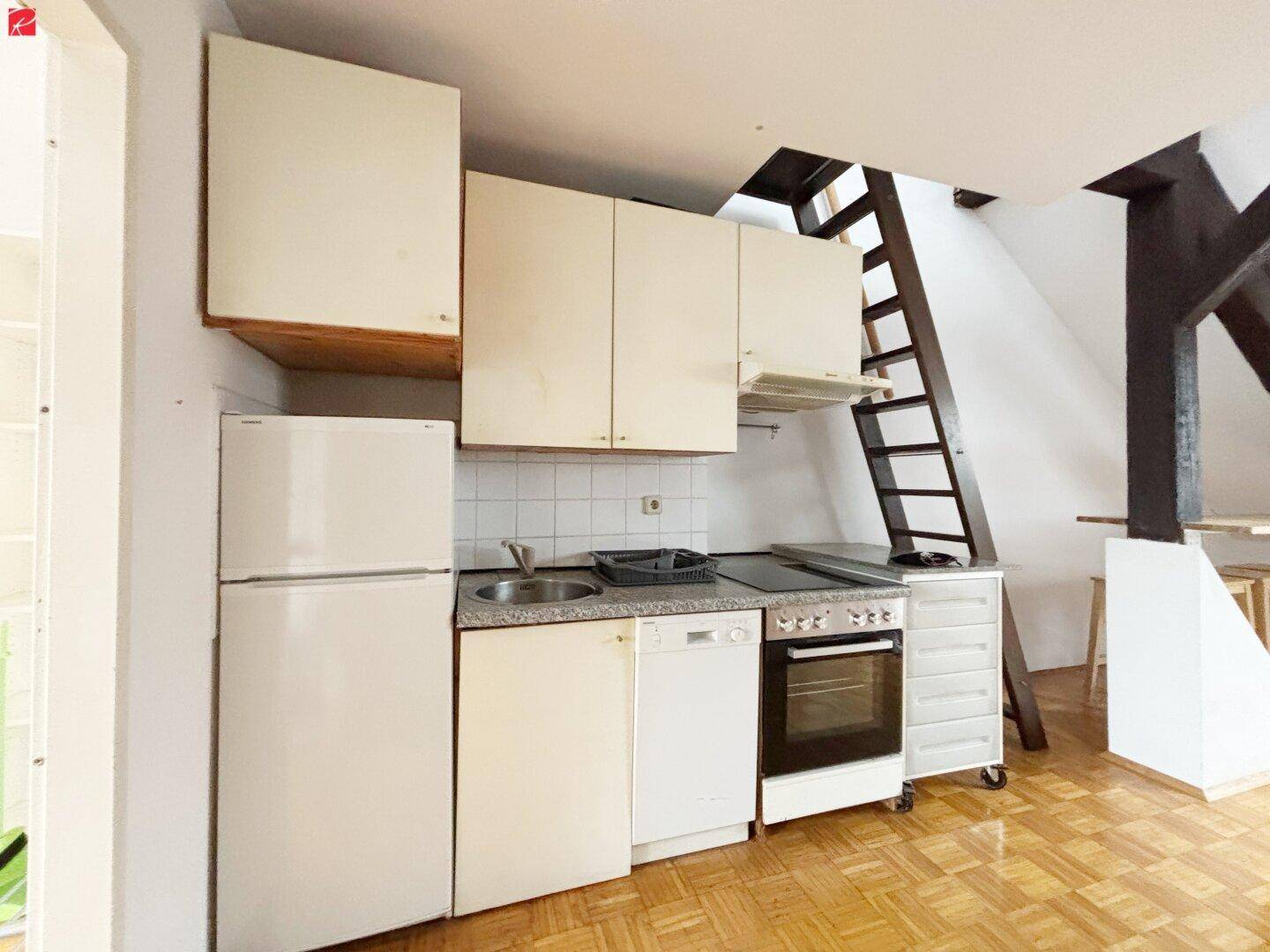 Charmantes Wohnerlebnis: Lichtdurchflutete Altbau-Dachgeschosswohnung mit historischem Flair! - Ansicht 4