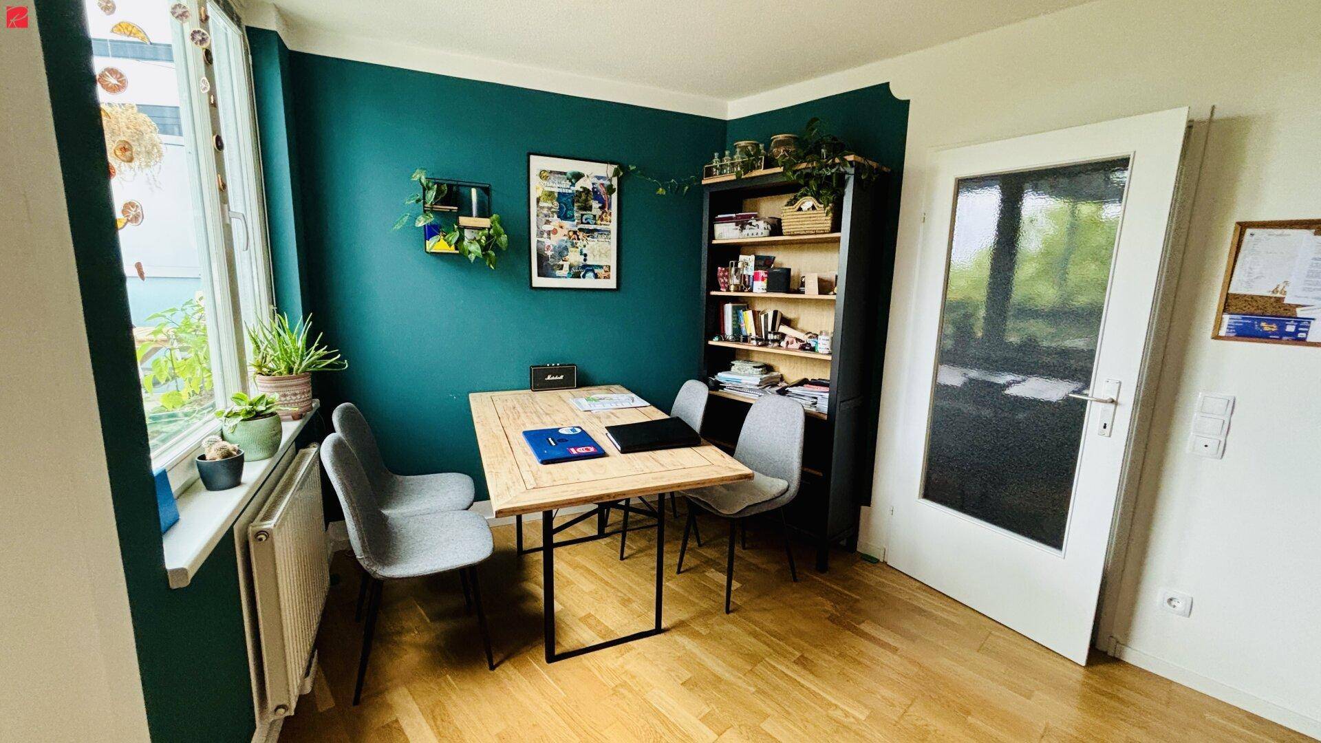 Charmante 2-Zi-DG-Wohnung mit Loggia, Garage &amp; Sauna – pohled 2