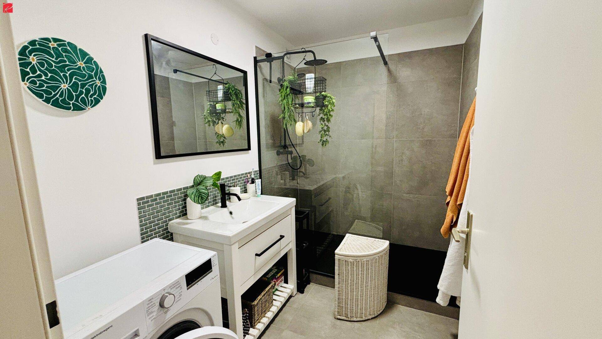 Charmante 2-Zi-DG-Wohnung mit Loggia, Garage &amp; Sauna – pohled 5