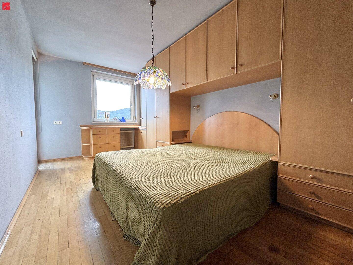 Schlafzimmer mit Blick auf den Plabutsch