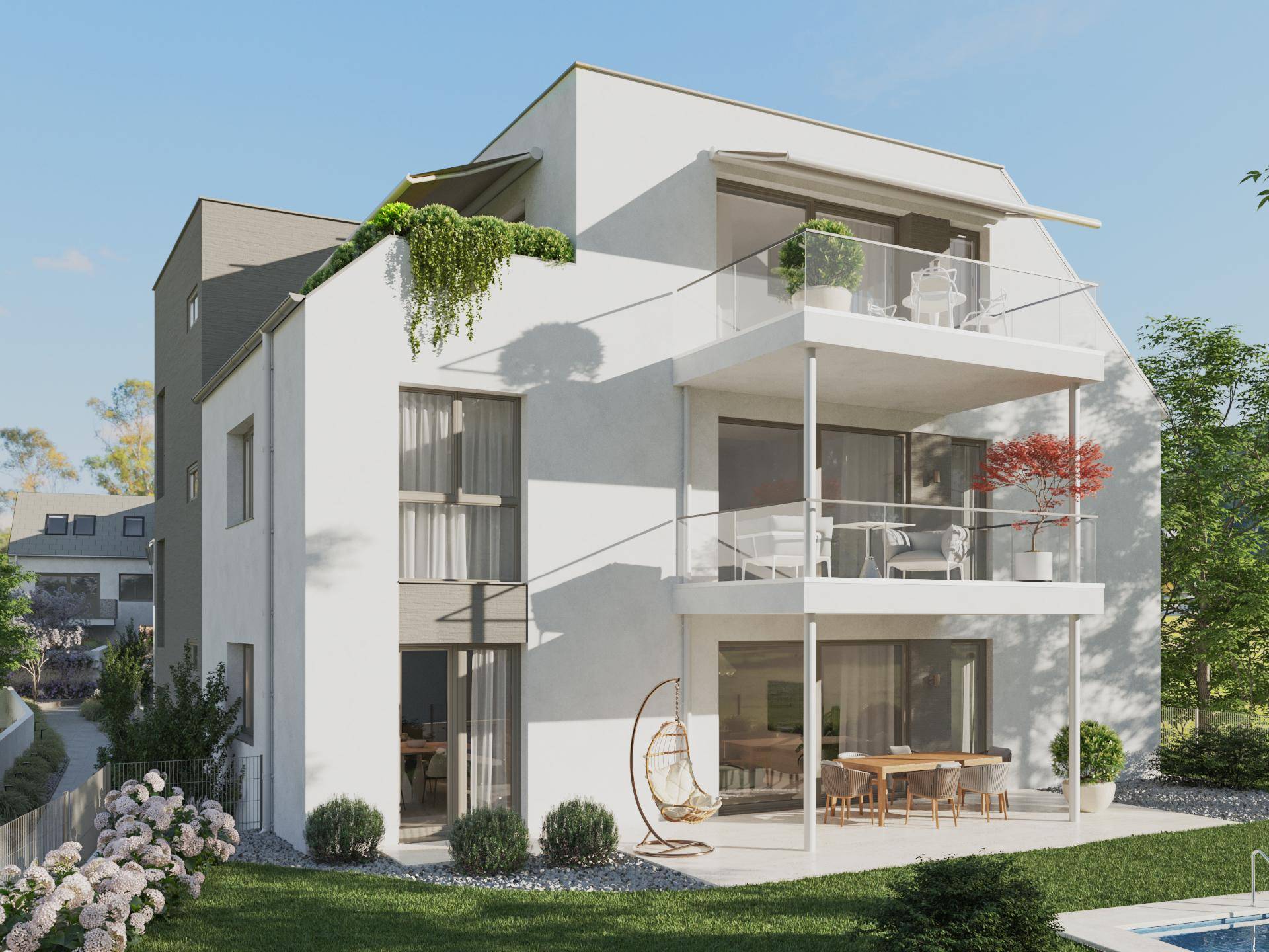 Moderne Architektur eines Mehrfamilienhauses mit mehreren Balkonen und Terrassen im Grünen.