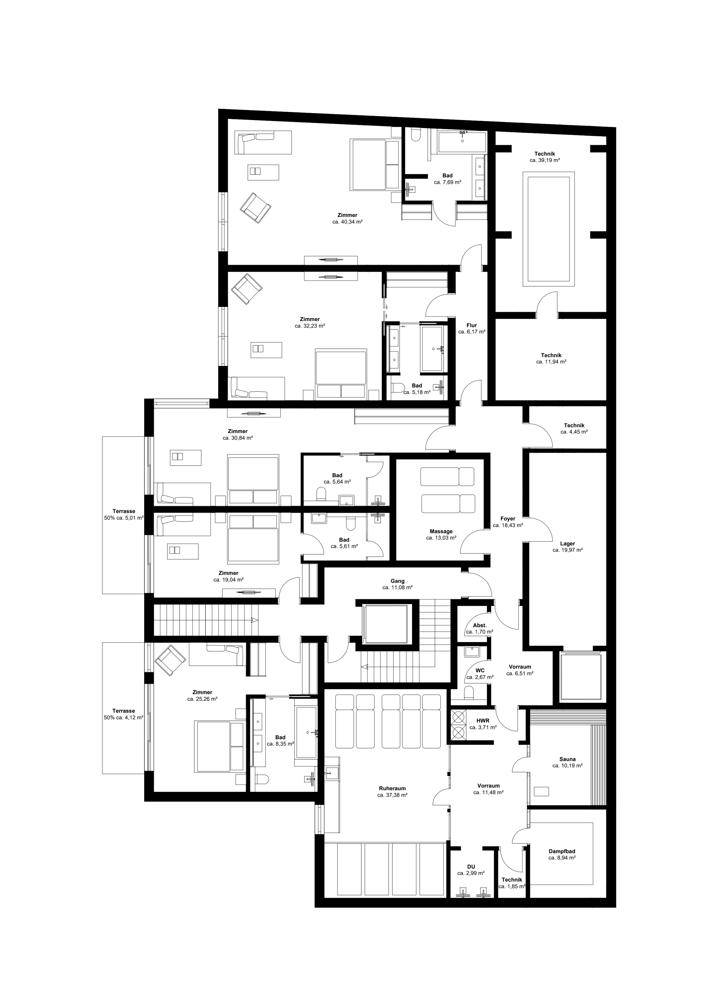 Grundriss einer Etage mit mehreren Zimmern, Bädern und Terrassenbereichen, gut durchdachte Raumaufteilung.