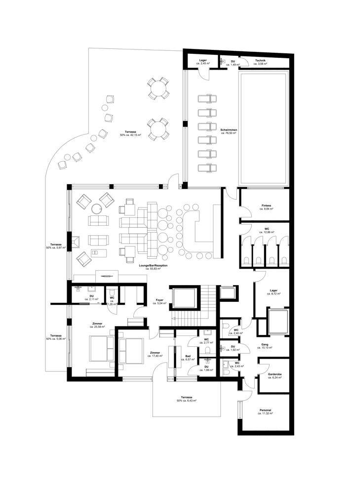 Grundriss einer Etage mit großem Lounge-Bereich, Schwimmbad und mehreren Terrassen, ideal für Entspannung.