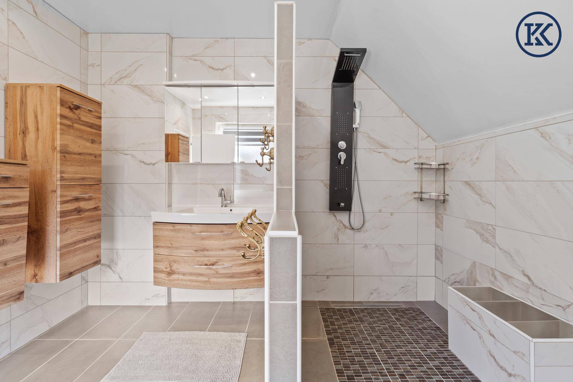 Badezimmer 2.2