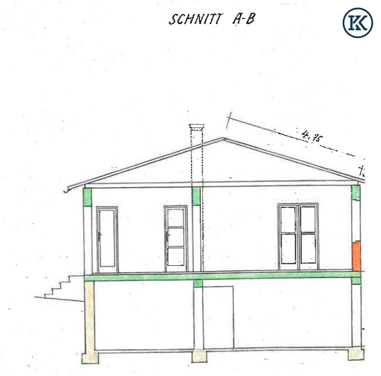 Schnittzeichnung des Hauses mit Dachneigung und Kellergeschoss.