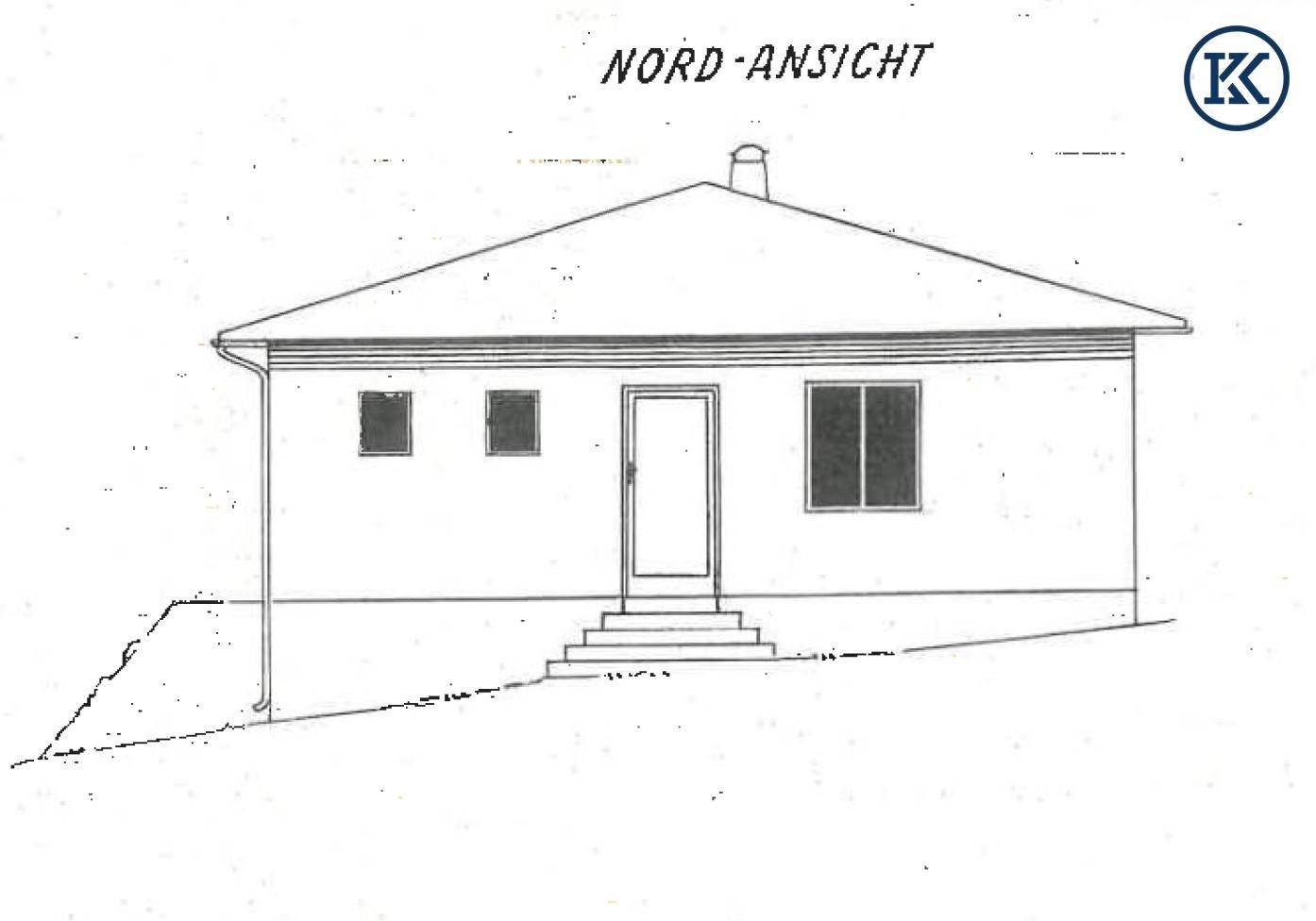 Architektonische Ostansicht eines Hauses mit Fenstern und Rollläden.