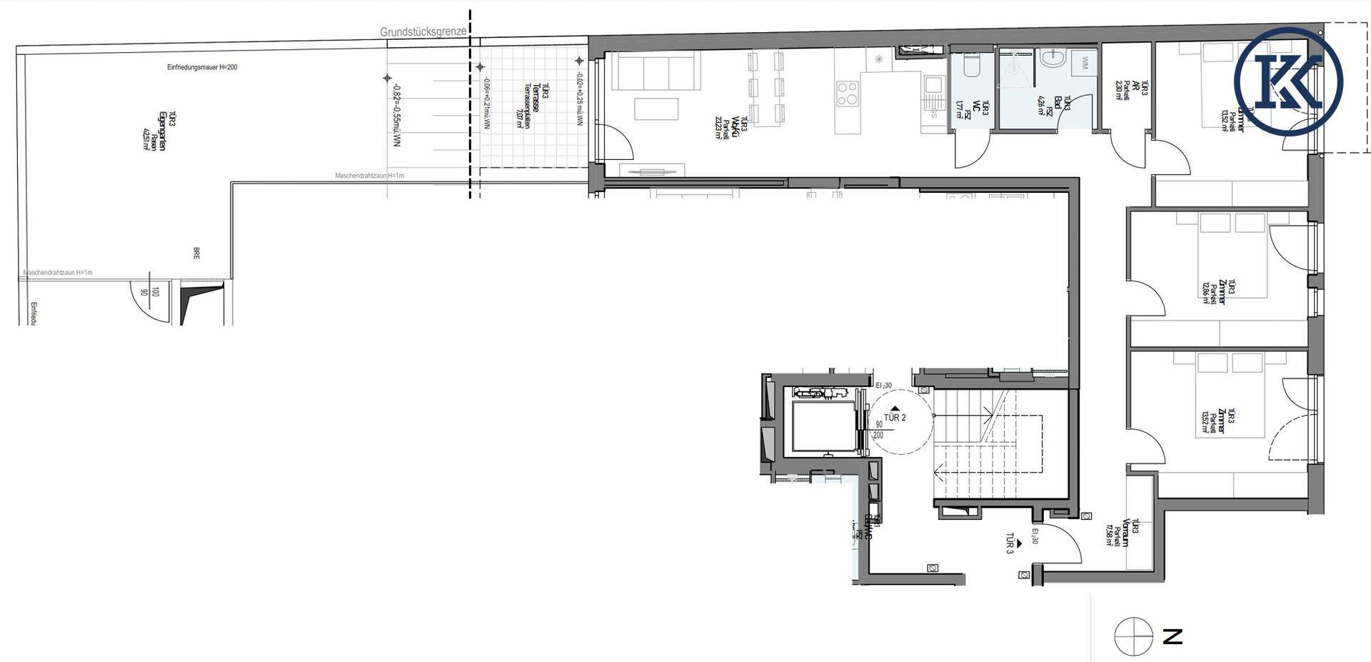 Detaillierter Grundriss einer Wohnung mit mehreren Zimmern und einem großen Außenbereich.
