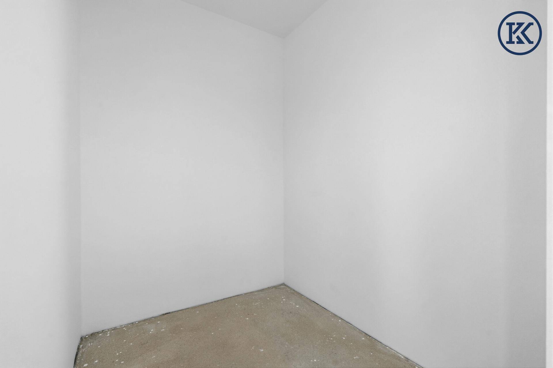 Kleiner Abstellraum im Rohbau, ideal für zusätzlichen Stauraum im Haus.