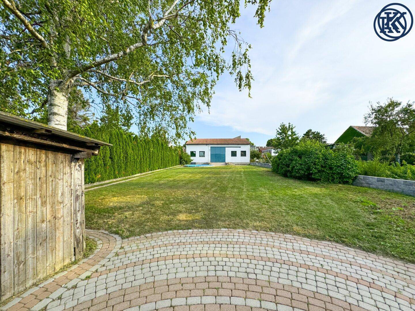 Garten von Strasse aus