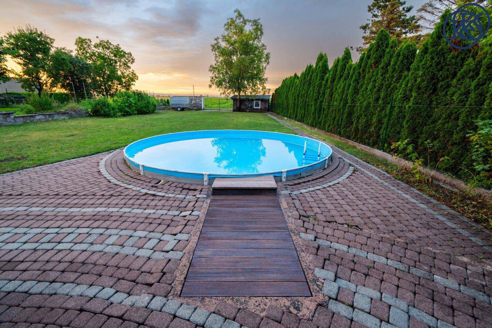 Garten mit Pool 1