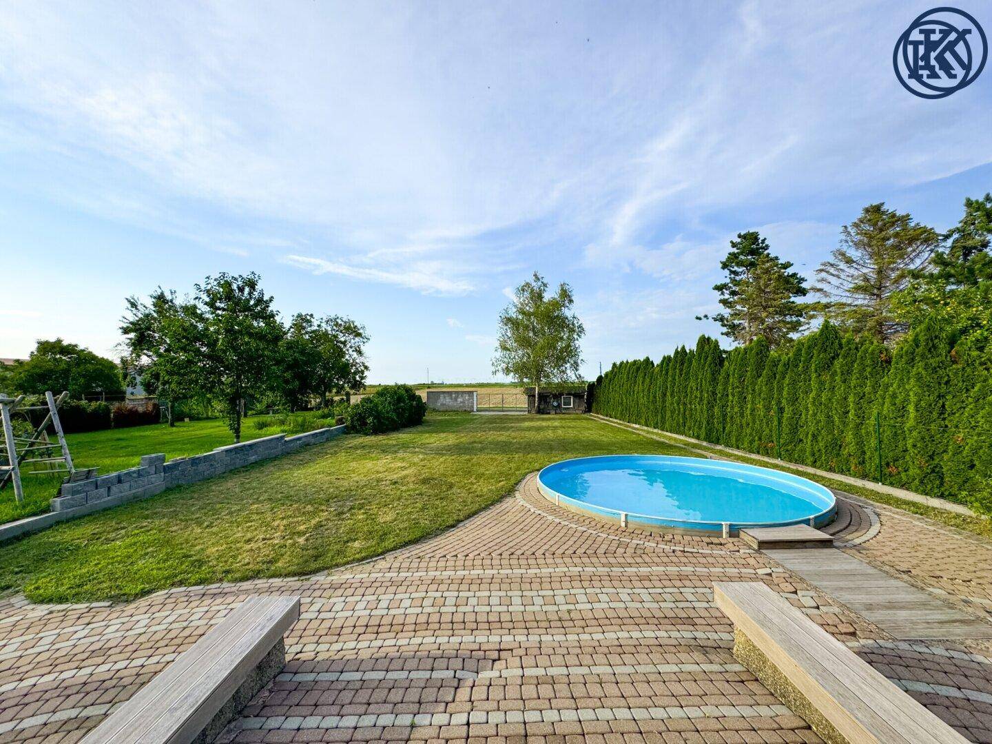 Garten mit Pool 2