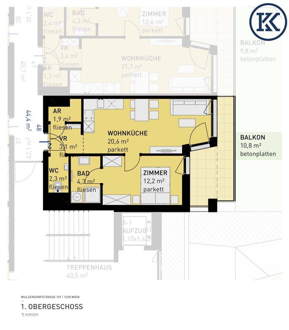 Grundriss einer Wohnung im ersten Obergeschoss mit Balkon und zwei Zimmern.