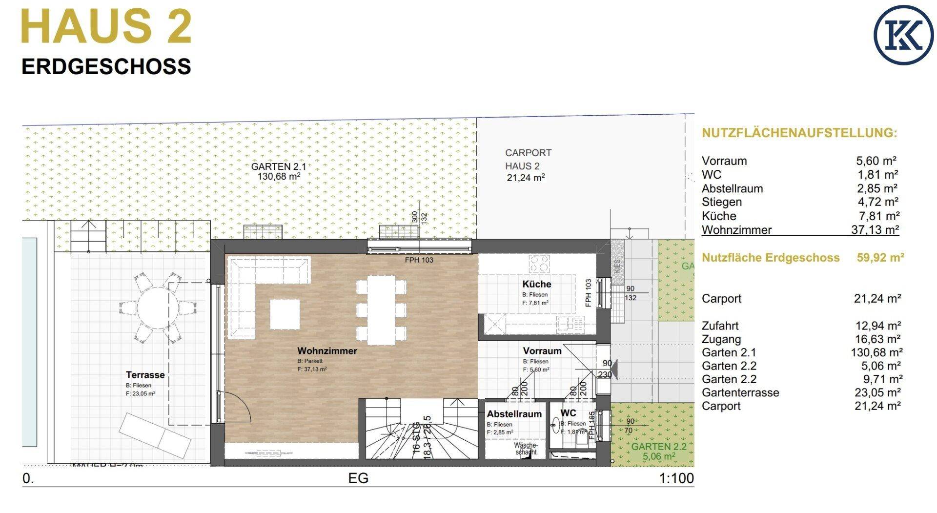 Grundriss des Erdgeschosses mit offenem Wohn-Essbereich, Küche, Gäste-WC und Zugang zur Terrasse.