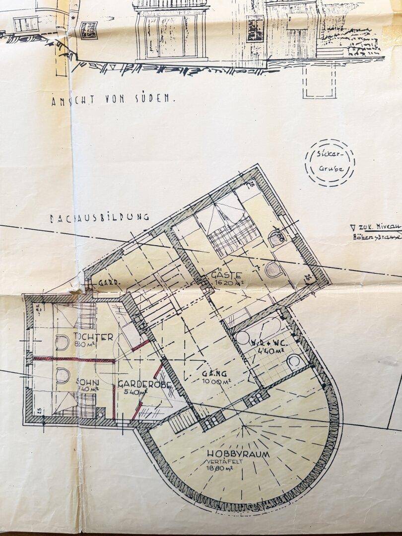 Historischer Grundriss des Obergeschosses mit Gästezimmer, Hobbyraum und Badezimmer.