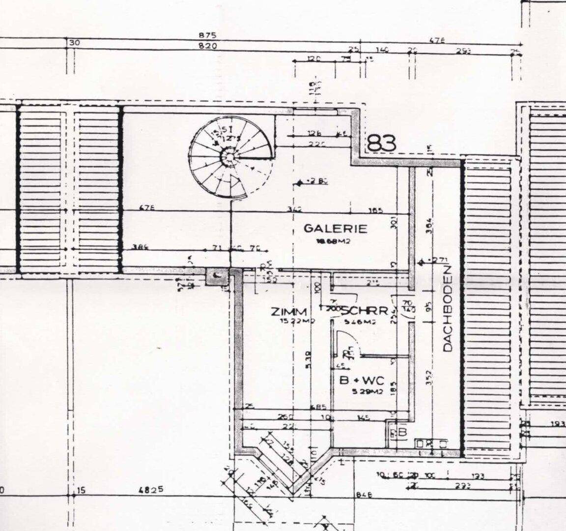 Grundriss des Obergeschosses mit Galerie, Zimmern und Bad.