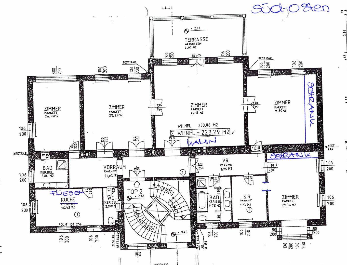 Detaillierter Grundriss der Wohnung mit Zimmeraufteilung und Terrassenzugang.