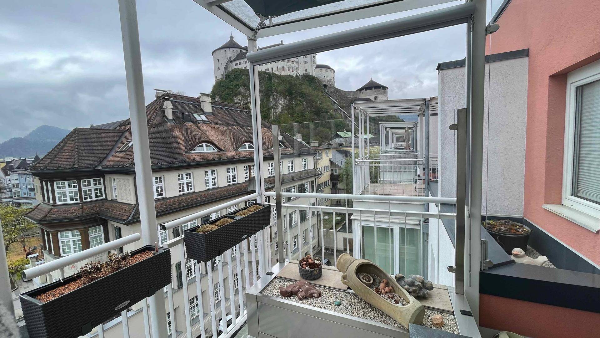 Modernisierte zentrale 2-Zimmer-Wohnung mit Balkon und Festungsblick - Ansicht 2