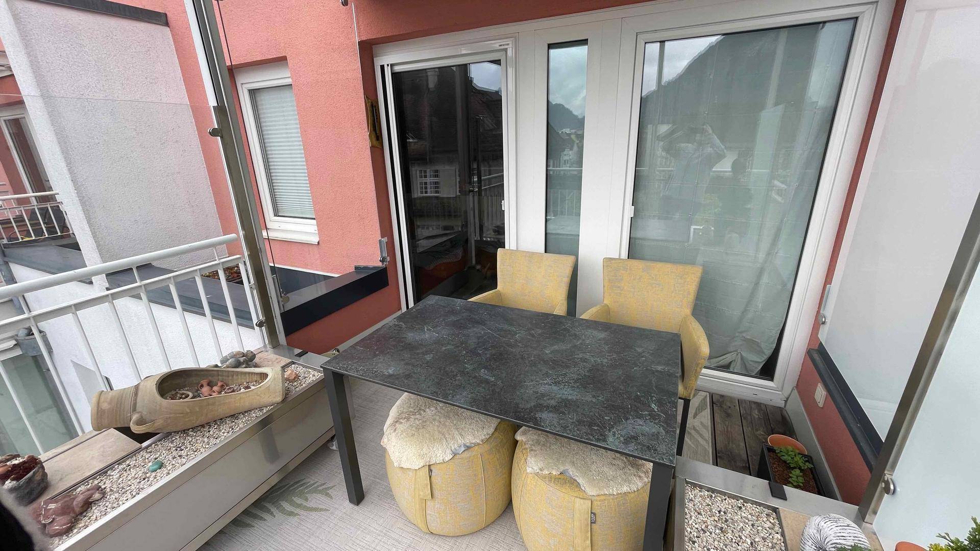 Modernisierte zentrale 2-Zimmer-Wohnung mit Balkon und Festungsblick - Ansicht 4