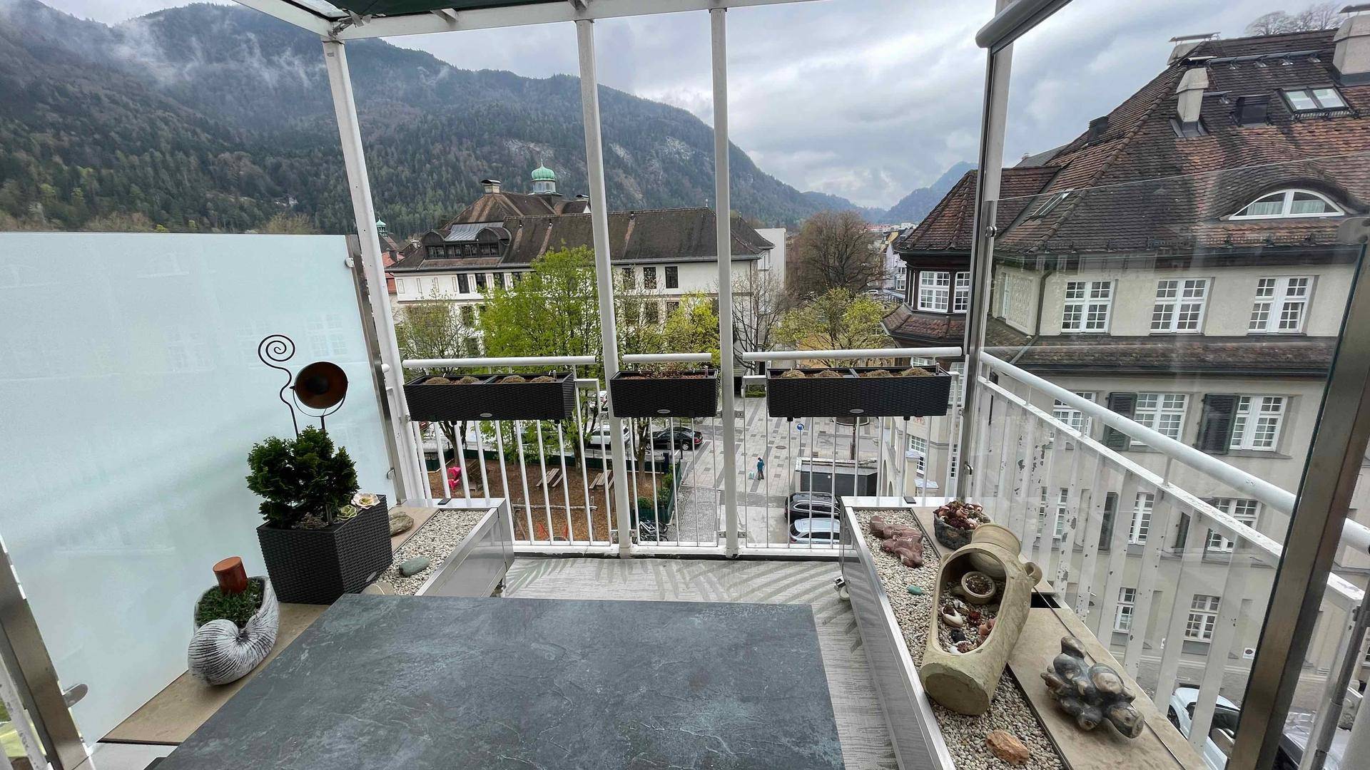 Modernisierte zentrale 2-Zimmer-Wohnung mit Balkon und Festungsblick - Ansicht 5